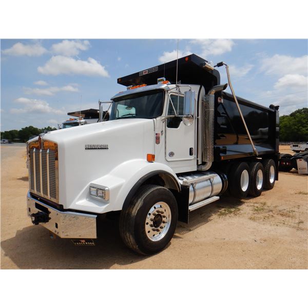 2020 KENWORTH T800 Dump Truck