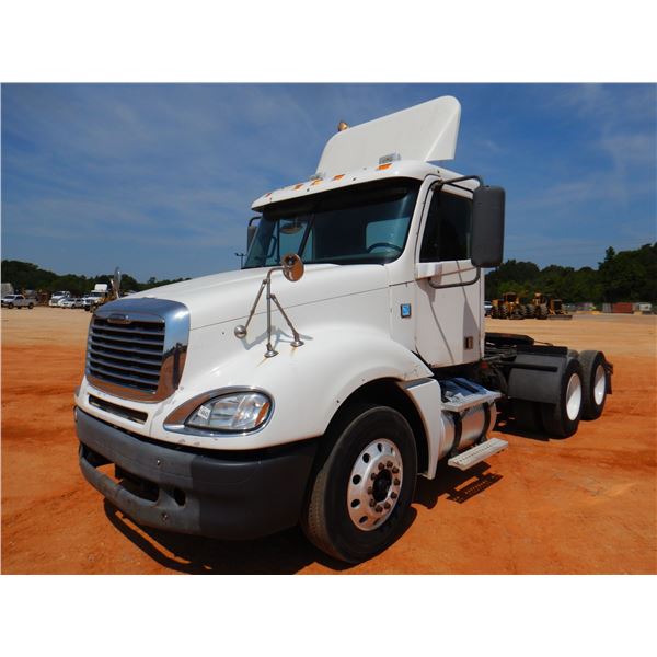 2007 FREIGHTLINER COLUMBIA Day Cab Truck