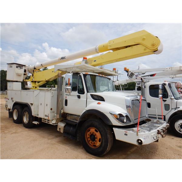 2009 INTERNATIONAL WORKSTAR 7400 Bucket Truck