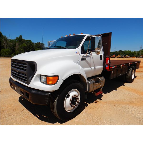 2000 FORD F750 Flatbed Truck