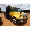 Image 4 : 2002 INTERNATIONAL 4400 Flatbed Dump Truck