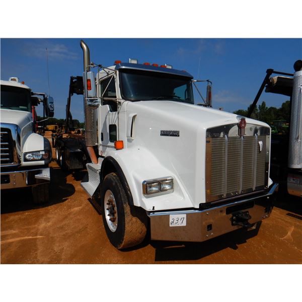 2011 KENWORTH T800 Roll Off Truck