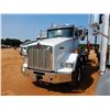 Image 4 : 2011 KENWORTH T800 Roll Off Truck