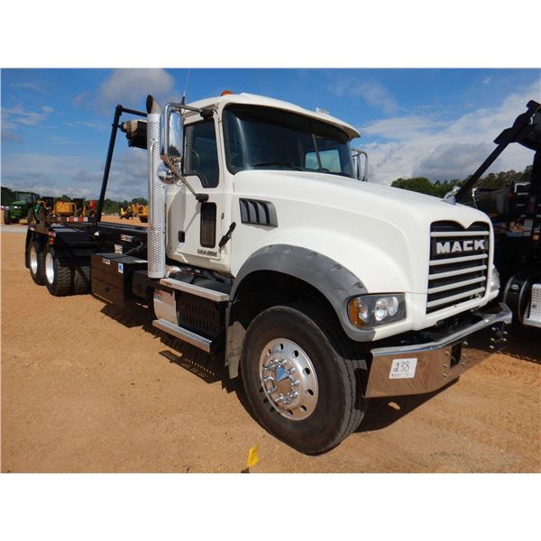 2016 MACK GU713 Roll Off Truck