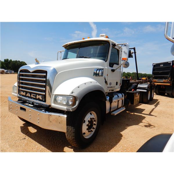 2013 MACK GU713 Roll Off Truck