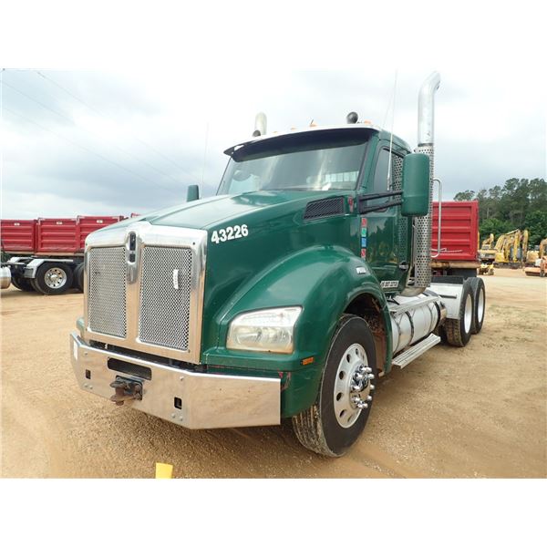 2016 KENWORTH T880 Day Cab Truck