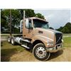 Image 4 : 2011 VOLVO VHD Day Cab Truck