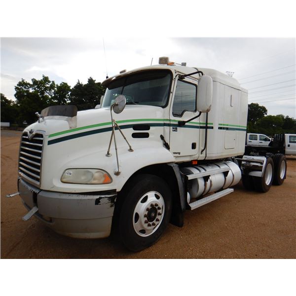 2004 MACK CX613 Sleeper Truck