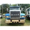 Image 2 : 2004 MACK CH613 Day Cab Truck