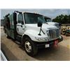 Image 4 : 2006 INTERNATIONAL 4400 Fuel / Lube Truck
