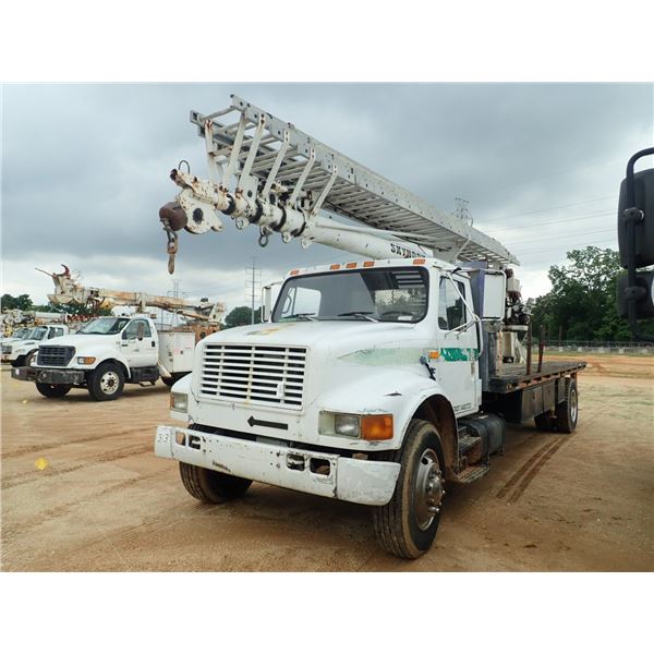 1994 INTERNATIONAL 4900 Boom / Crane Truck