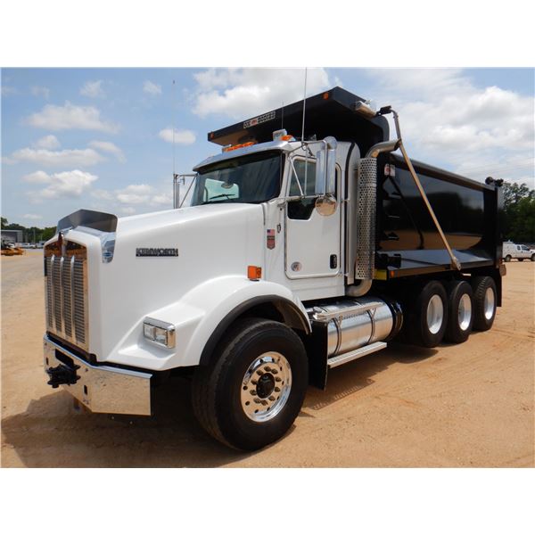2020 KENWORTH T800 Dump Truck