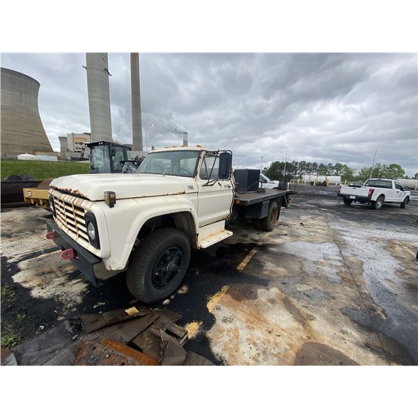 FORD F700 Flatbed Truck