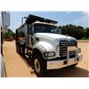 Image 4 : 2011 MACK GU713 Dump Truck