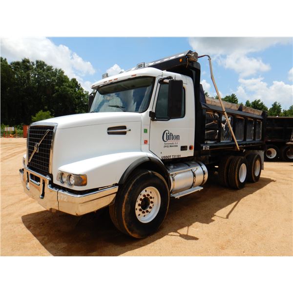 2007 VOLVO VHD Dump Truck