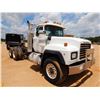 Image 4 : 2000 MACK RD688S Cab and Chassis Truck