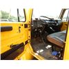 Image 12 : 1997 INTERNATIONAL 4900 Dump Truck
