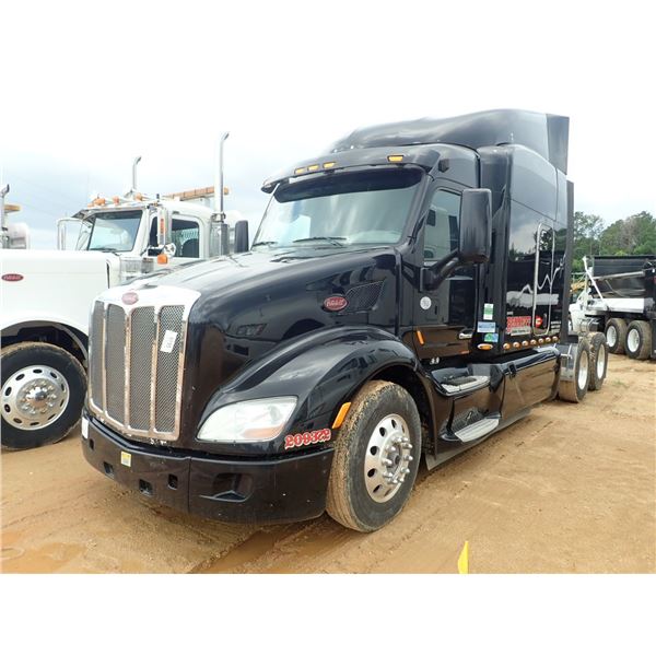 2016 PETERBILT 579 Sleeper Truck