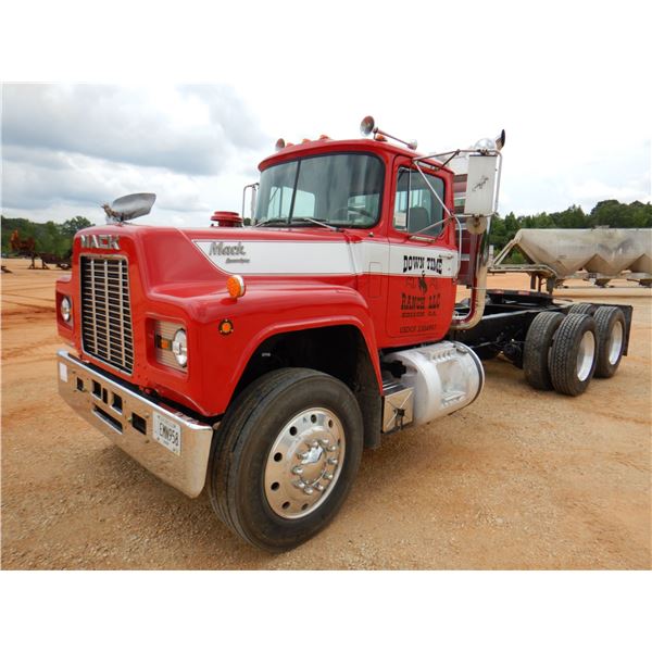 1985 MACK R688ST Day Cab Truck
