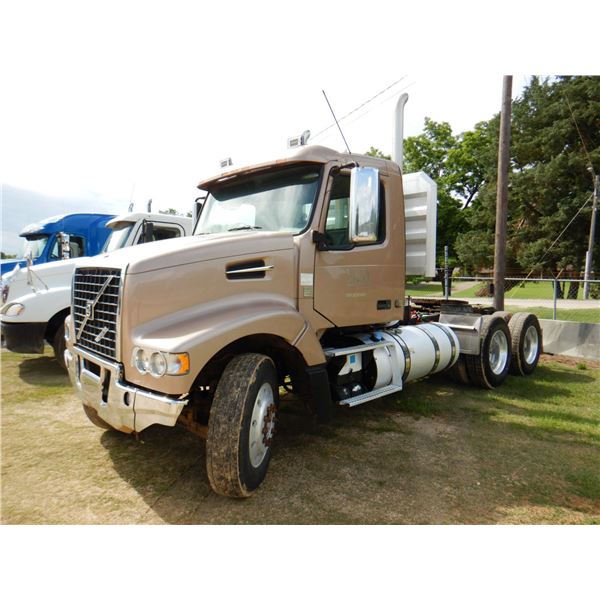 2011 VOLVO VHD Day Cab Truck