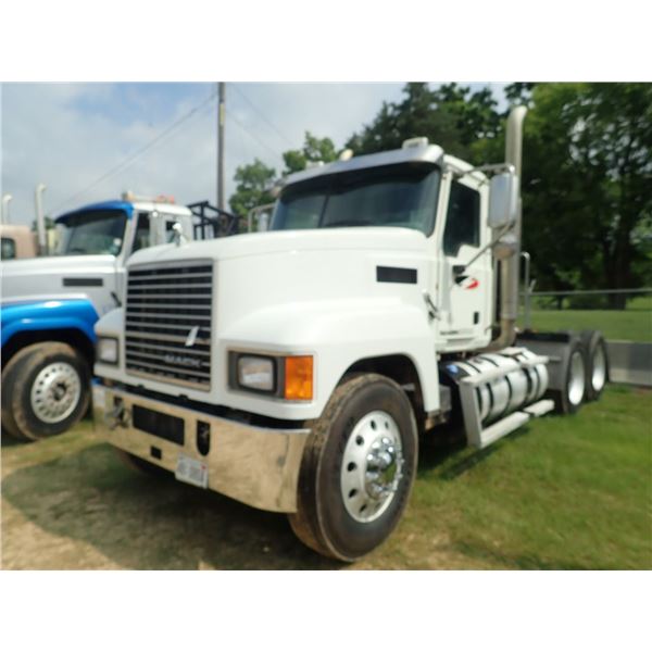 2011 MACK CHU613 Day Cab Truck