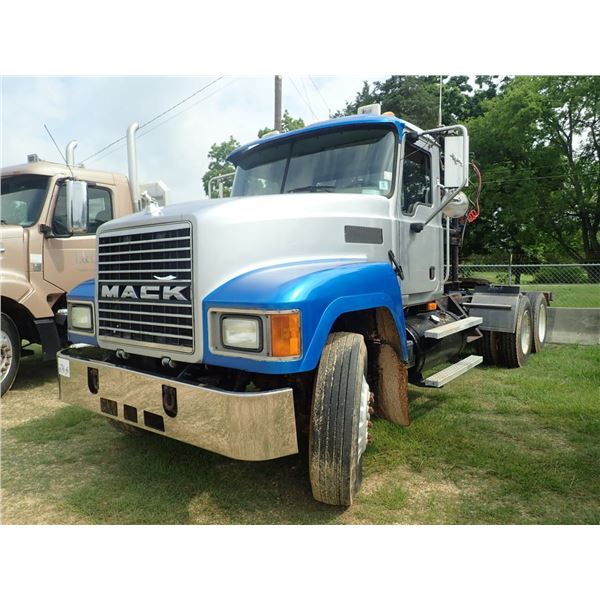 2004 MACK CH613 Day Cab Truck