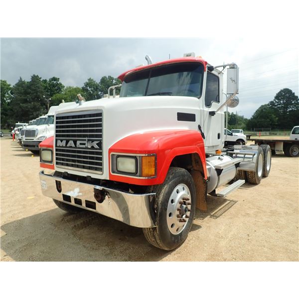 2004 MACK CH613 Day Cab Truck