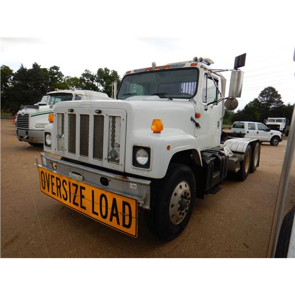 1997 INTERNATIONAL 2574 Day Cab Truck