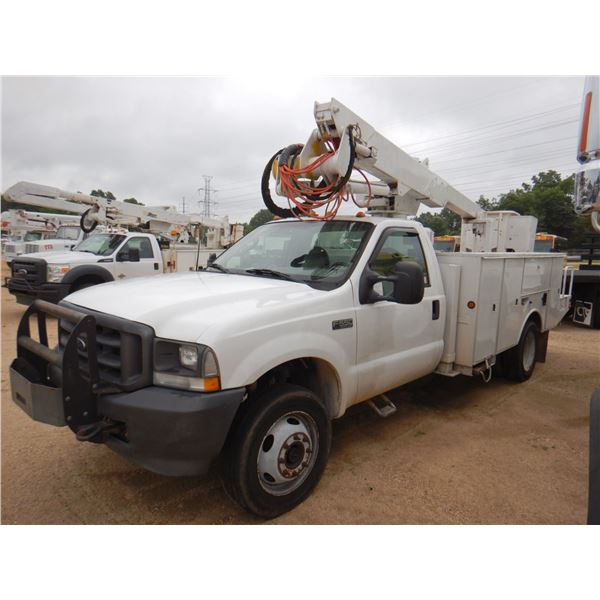 2003 FORD F550 XL Bucket Truck