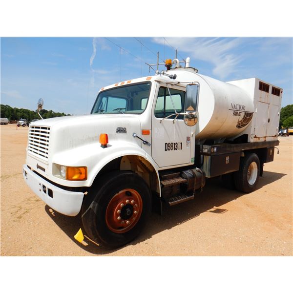 1998 INTERNATIONAL 4700 Vacuum Truck