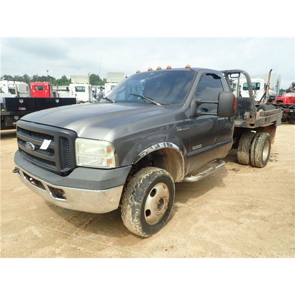 2006 FORD F350 XLT Flatbed Truck