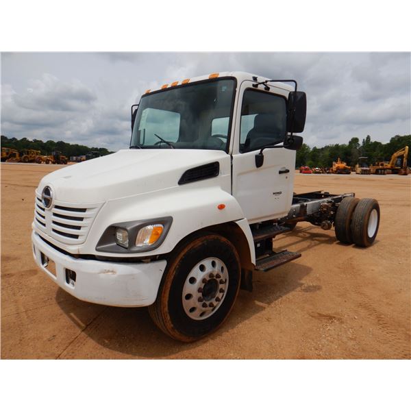 2005 HINO  Cab and Chassis Truck