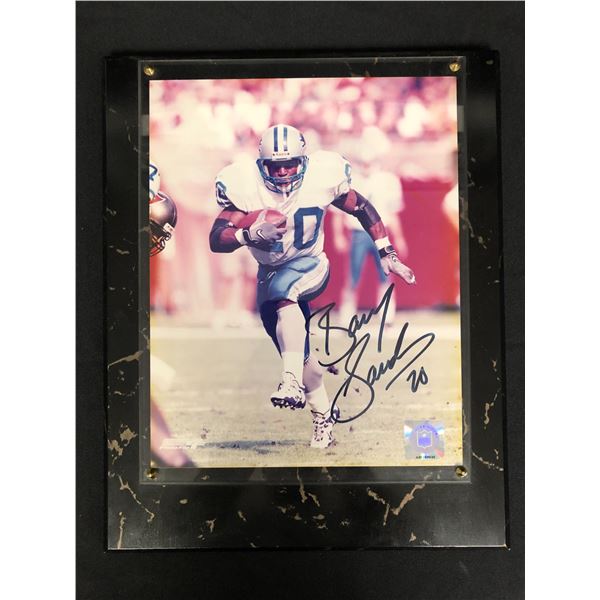 BARRY SANDERS SIGNED 8 X 10 DISPLAY