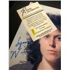 Image 2 : SIGOURNY WEAVER SIGNED ALIENS 8 X 10 ( REAL AUTHENTICS COA)