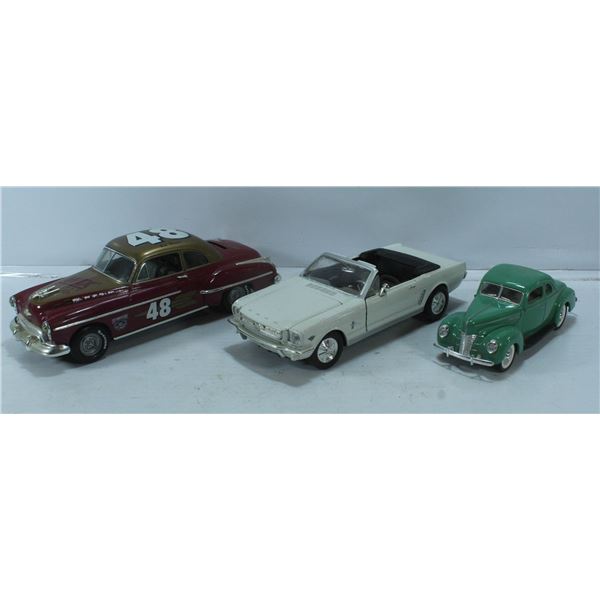 ASSORTED LOT OF DIECAST CARS/TRUCKS