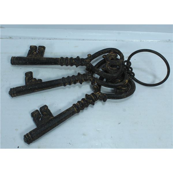 SET OF 3 CAST IRON STYLE KEYS