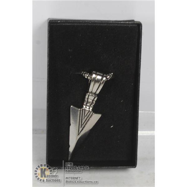 SILVER ALLOY ARROWHEAD CHAIN AND