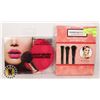 Image 1 : NEW MAKEUP BRUSHES AND CLEANING PAD