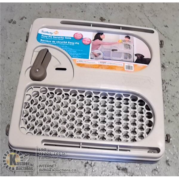 UNCLAIMED NEW DOREL EASY FIT CHILD GATE