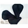 Image 1 : LOT OF THREE NEW BIKE SEAT COVERS.