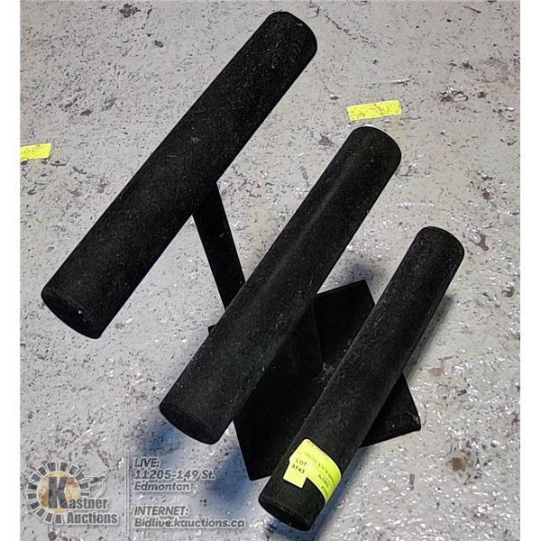 BRACELET STAND BLACK VELVET