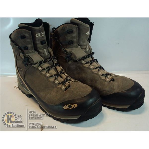 BOX WITH MEN'S SALOMON SIZE 11 HIKING BOOTS -