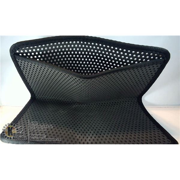 HOLED FLOOR MAT WITH INSERT SPACE