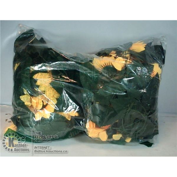 LOT OF PLASTIC FLOWER DECOR