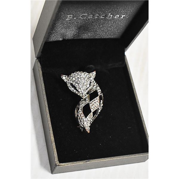 FOX BROOCH WITH CRYSTALS