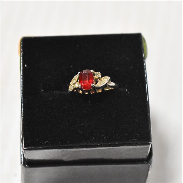 VINTAGE .925 SILVER & GARNET RING SIZE 5