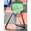 Image 1 : SCOTTS FERTILIZER SPREADER