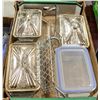 Image 1 : FLAT WITH 4 GLASS LOAF PANS - 3 WITH METAL