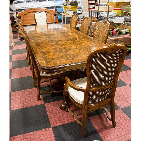 DELUXE TABLE WITH 2 LEAFS, & EIGHT CHAIRS
