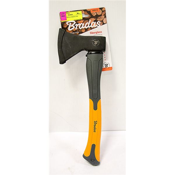 HATCHET WITH A FIBERGLASS HANDLE